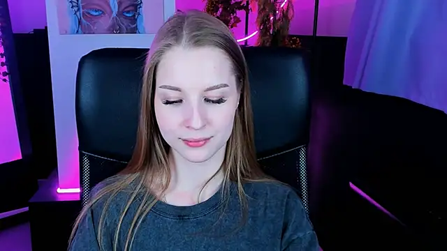 Snapshot of CuteMousee chatting on 12/10/24, 08:05 CuteMousee online show from 12/10/24, 08:05