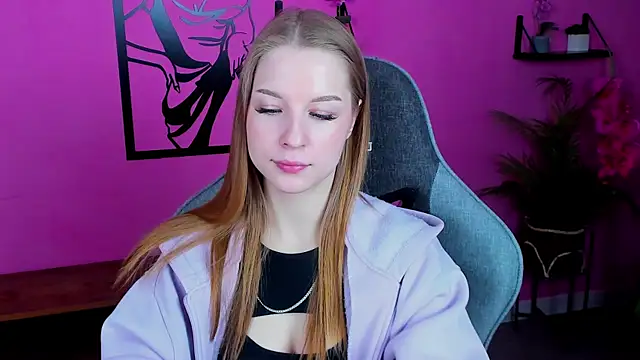 Snapshot of CuteMousee chatting on 12/15/24, 09:03 CuteMousee online show from 12/15/24, 09:03