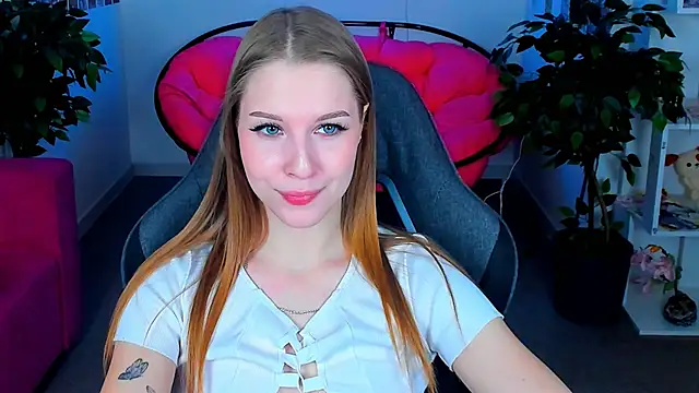 Snapshot of CuteMousee chatting on 12/17/24, 05:47 CuteMousee online show from 12/17/24, 05:47