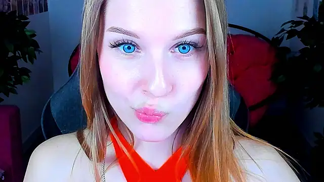 Snapshot of CuteMousee chatting on 12/24/24, 09:06 CuteMousee online show from 12/24/24, 09:06