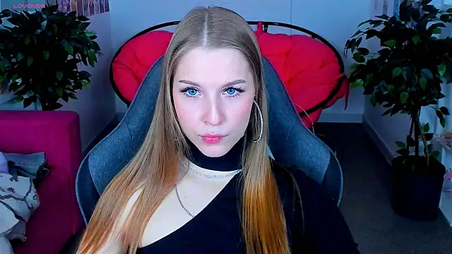 Snapshot of CuteMousee chatting on 12/26/24, 02:59 CuteMousee online show from 12/26/24, 02:59