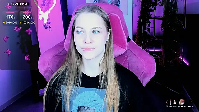 Snapshot of CuteMousee chatting on 10/08/25, 05:27 CuteMousee online show from 10/08/25, 05:27