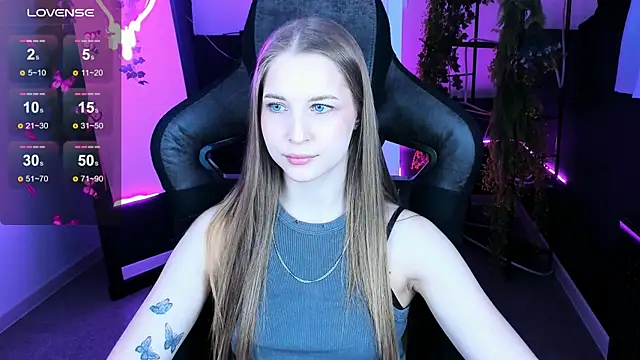 Snapshot of CuteMousee chatting on 10/24/25, 08:44 CuteMousee online show from 10/24/25, 08:44