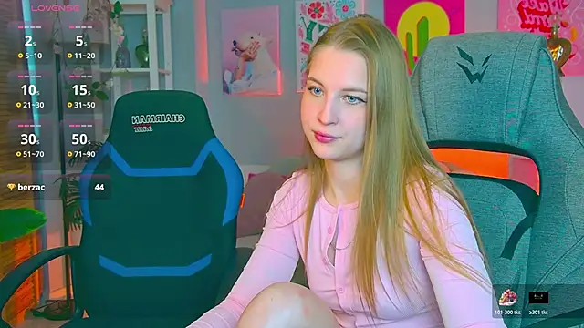 Snapshot of CuteMousee chatting on 11/21/25, 06:34 CuteMousee online show from 11/21/25, 06:34