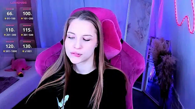 Snapshot of CuteMousee chatting on 11/25/25, 06:13 CuteMousee online show from 11/25/25, 06:13