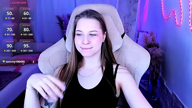 Snapshot of CuteMousee chatting on 12/03/25, 06:21 CuteMousee online show from 12/03/25, 06:21