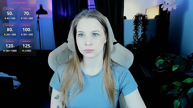 Snapshot of CuteMousee chatting on 12/16/25, 11:37 CuteMousee online show from 12/16/25, 11:37