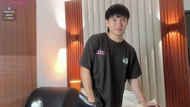 Snapshot of Ryo_kush chatting on 10/17/25, 03:31 Ryo kush online show from 10/17/25, 03:31