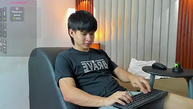 Snapshot of Ryo_kush chatting on 10/24/25, 03:47 Ryo kush online show from 10/24/25, 03:47