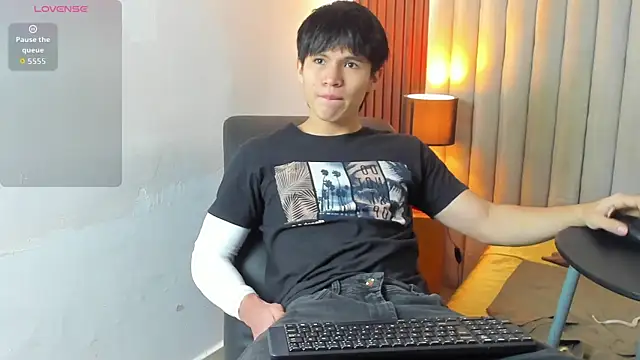 Snapshot of Ryo_kush chatting on 12/21/25, 03:35 Ryo kush online show from 12/21/25, 03:35