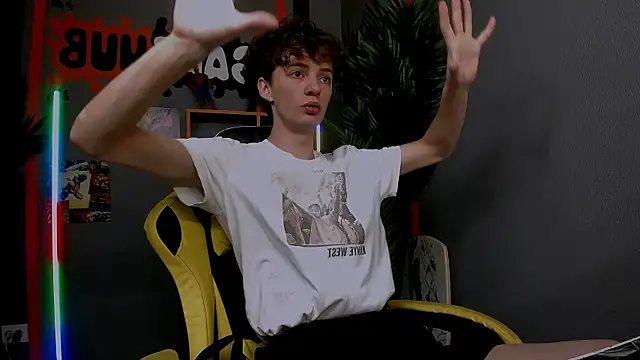 Snapshot of LukeSweet chatting on 12/02/25, 10:42 LukeSweet online show from 12/02/25, 10:42