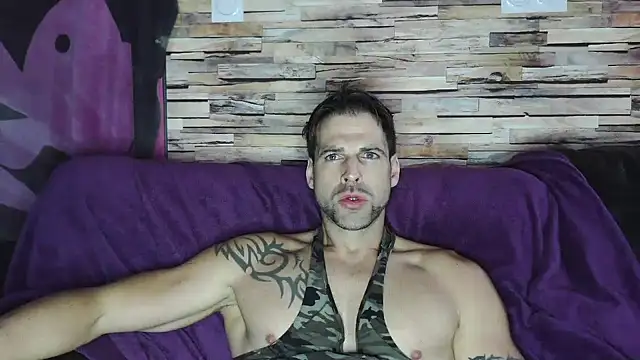 Snapshot of XxBigboybandxX chatting on 12/05/24, 01:49 XxBigboybandxX online show from 12/05/24, 01:49