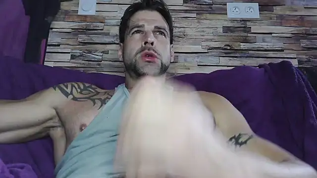 Snapshot of XxBigboybandxX chatting on 12/08/24, 02:09 XxBigboybandxX online show from 12/08/24, 02:09