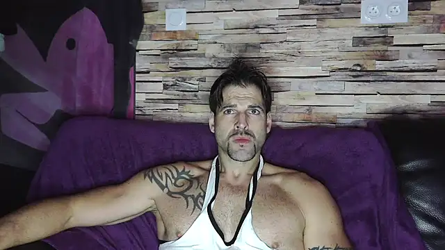 Snapshot of XxBigboybandxX chatting on 12/15/24, 04:26 XxBigboybandxX online show from 12/15/24, 04:26