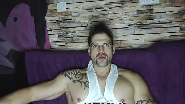 Snapshot of XxBigboybandxX chatting on 02/01/25, 09:08 XxBigboybandxX online show from 02/01/25, 09:08