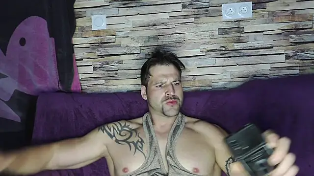 Snapshot of XxBigboybandxX chatting on 02/04/25, 07:22 XxBigboybandxX online show from 02/04/25, 07:22