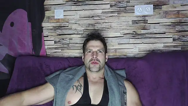 Snapshot of XxBigboybandxX chatting on 02/07/25, 07:27 XxBigboybandxX online show from 02/07/25, 07:27