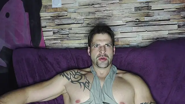 Snapshot of XxBigboybandxX chatting on 02/12/25, 10:04 XxBigboybandxX online show from 02/12/25, 10:04