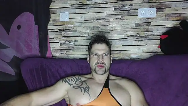 Snapshot of XxBigboybandxX chatting on 02/26/25, 06:54 XxBigboybandxX online show from 02/26/25, 06:54