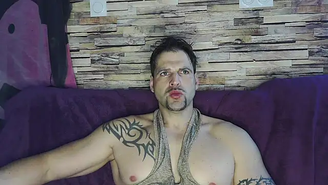 Snapshot of XxBigboybandxX chatting on 03/01/25, 10:13 XxBigboybandxX online show from 03/01/25, 10:13