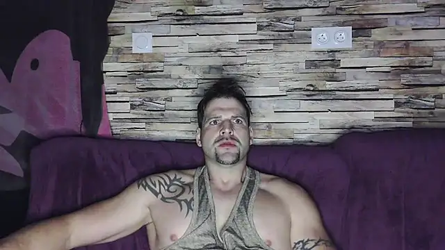 Snapshot of XxBigboybandxX chatting on 03/02/25, 05:33 XxBigboybandxX online show from 03/02/25, 05:33