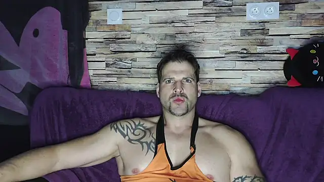 Snapshot of XxBigboybandxX chatting on 03/04/25, 07:01 XxBigboybandxX online show from 03/04/25, 07:01