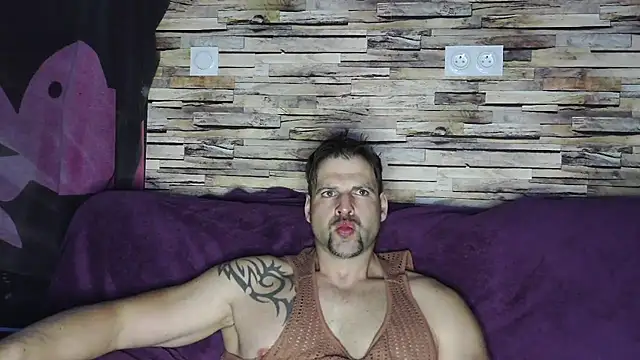 Snapshot of XxBigboybandxX chatting on 03/13/25, 07:17 XxBigboybandxX online show from 03/13/25, 07:17