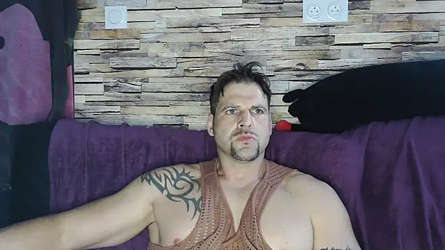 Snapshot of XxBigboybandxX chatting on 03/16/25, 02:44 XxBigboybandxX online show from 03/16/25, 02:44