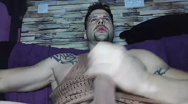 Snapshot of XxBigboybandxX chatting on 03/18/25, 06:37 XxBigboybandxX online show from 03/18/25, 06:37