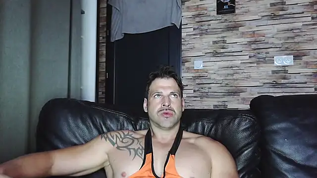 Snapshot of XxBigboybandxX chatting on 10/16/25, 06:14 XxBigboybandxX online show from 10/16/25, 06:14