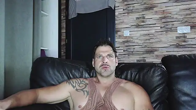 Snapshot of XxBigboybandxX chatting on 10/20/25, 03:56 XxBigboybandxX online show from 10/20/25, 03:56