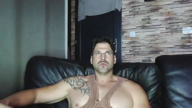 Snapshot of XxBigboybandxX chatting on 10/22/25, 05:24 XxBigboybandxX online show from 10/22/25, 05:24