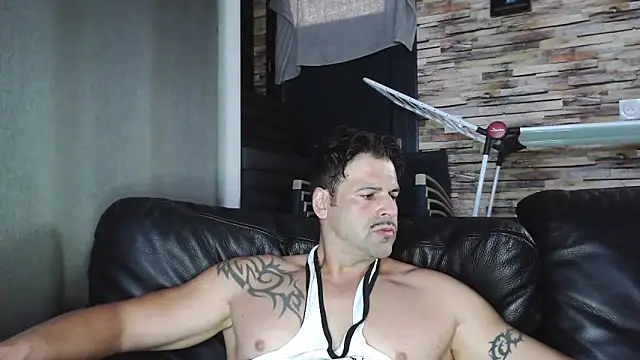 Snapshot of XxBigboybandxX chatting on 10/25/25, 07:49 XxBigboybandxX online show from 10/25/25, 07:49