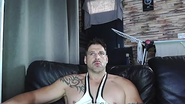 Snapshot of XxBigboybandxX chatting on 11/02/25, 01:02 XxBigboybandxX online show from 11/02/25, 01:02