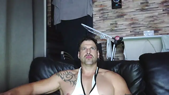 Snapshot of XxBigboybandxX chatting on 11/03/25, 06:09 XxBigboybandxX online show from 11/03/25, 06:09