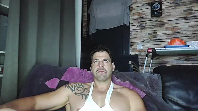 Snapshot of XxBigboybandxX chatting on 11/14/25, 07:18 XxBigboybandxX online show from 11/14/25, 07:18