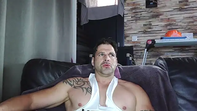 Snapshot of XxBigboybandxX chatting on 11/16/25, 02:22 XxBigboybandxX online show from 11/16/25, 02:22