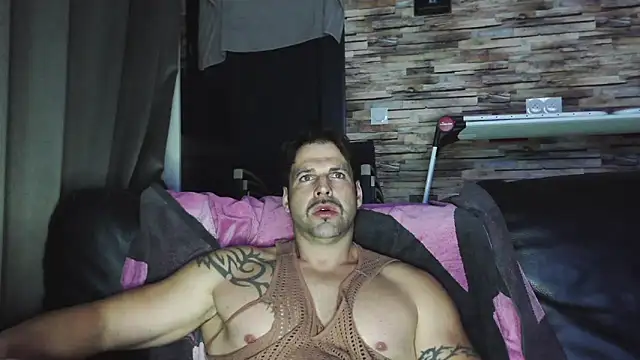 Snapshot of XxBigboybandxX chatting on 12/17/25, 07:09 XxBigboybandxX online show from 12/17/25, 07:09