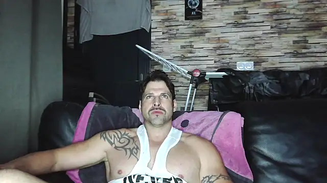 Snapshot of XxBigboybandxX chatting on 12/19/25, 06:37 XxBigboybandxX online show from 12/19/25, 06:37