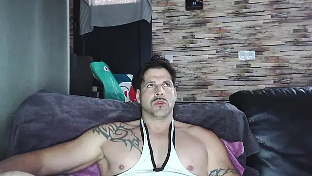 Snapshot of XxBigboybandxX chatting on 01/18/26, 04:22 XxBigboybandxX online show from 01/18/26, 04:22