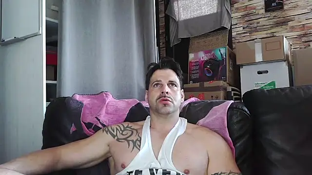 Snapshot of XxBigboybandxX chatting on 02/26/26, 01:32 XxBigboybandxX online show from 02/26/26, 01:32