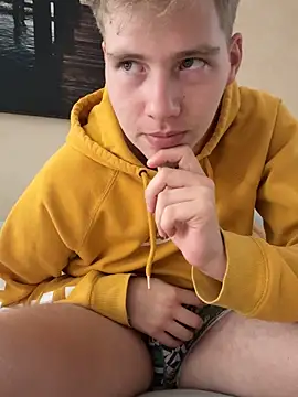 Snapshot of CDLukeLucy420 chatting on 10/07/25, 09:50 CDLukeLucy420 online show from 10/07/25, 09:50