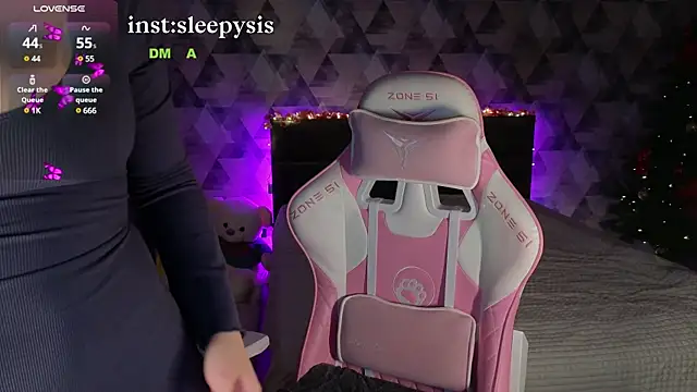 Snapshot of Sleepy_SIS chatting on 12/11/24, 02:44 Sleepy SIS online show from 12/11/24, 02:44