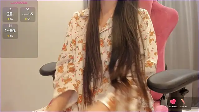 Snapshot of sweetiebunny22 chatting on 12/30/24, 04:29 sweetiebunny22 online show from 12/30/24, 04:29