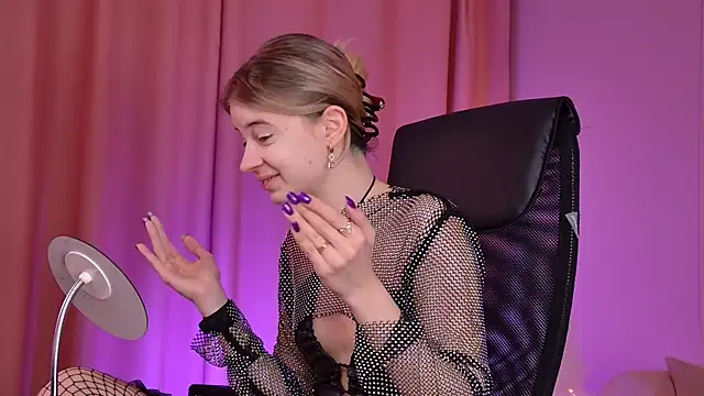 TinaDavil online show from 12/20/25, 09:16