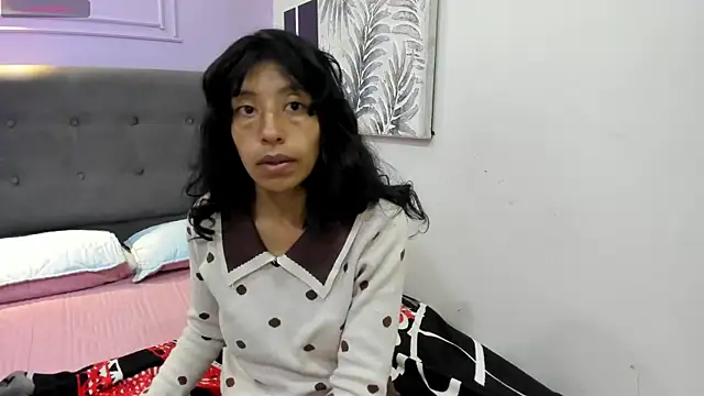 karolinee 66  online show from 11/28/25, 04:48