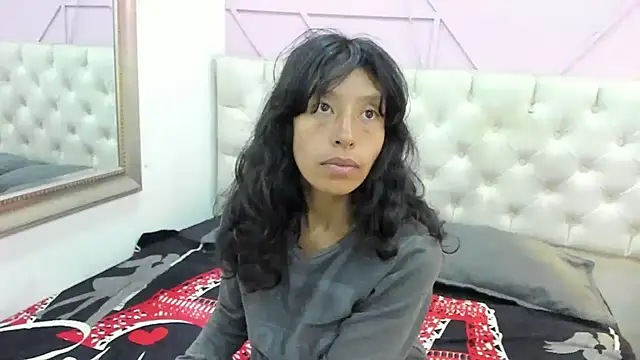 karolinee 66  online show from 04/25/26, 04:04