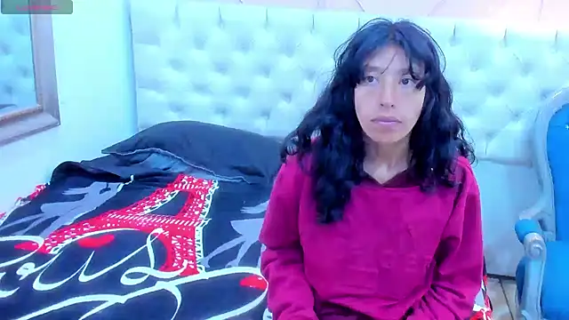Snapshot of karolinee_66_ chatting on 04/26/26, 04:43 karolinee 66 online show from 04/26/26, 04:43