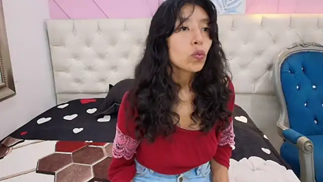 Snapshot of karolinee_66_ chatting on 05/26/26, 04:30 karolinee 66 online show from 05/26/26, 04:30