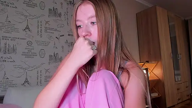 minidivaa  online show from 10/25/25, 08:58